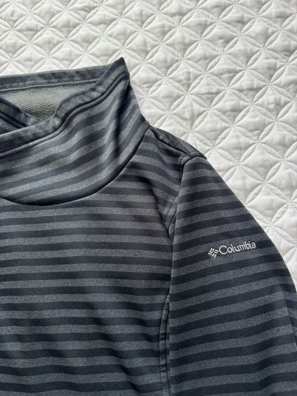 Columbia Mountain Run Black Gray Striped Crossover Funnel Neck Fleece Top Size S - Picture 11 of 15
